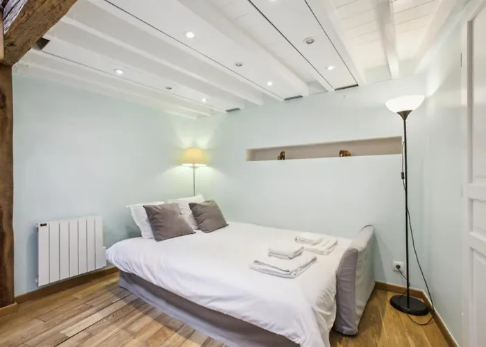 304 Boetie - Superb In Paris
